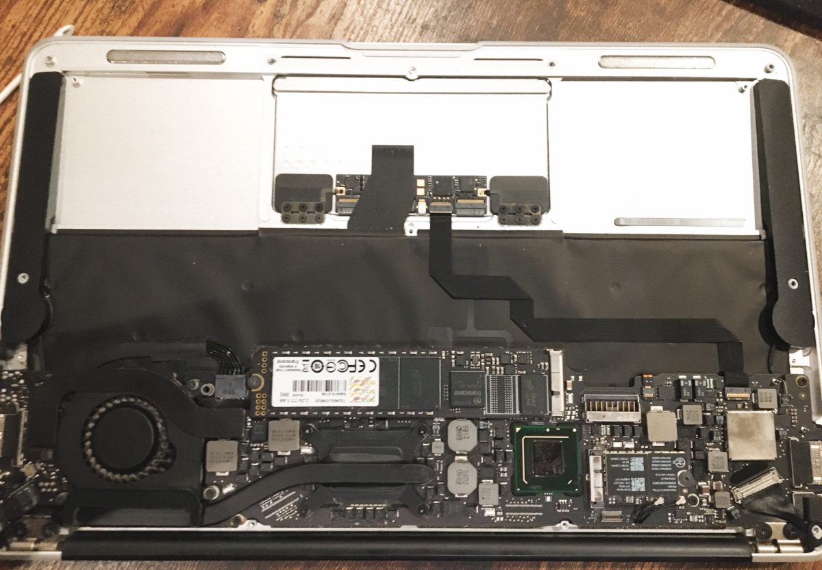 MacBook Air 11インチ (mid2012)のバッテリー交換